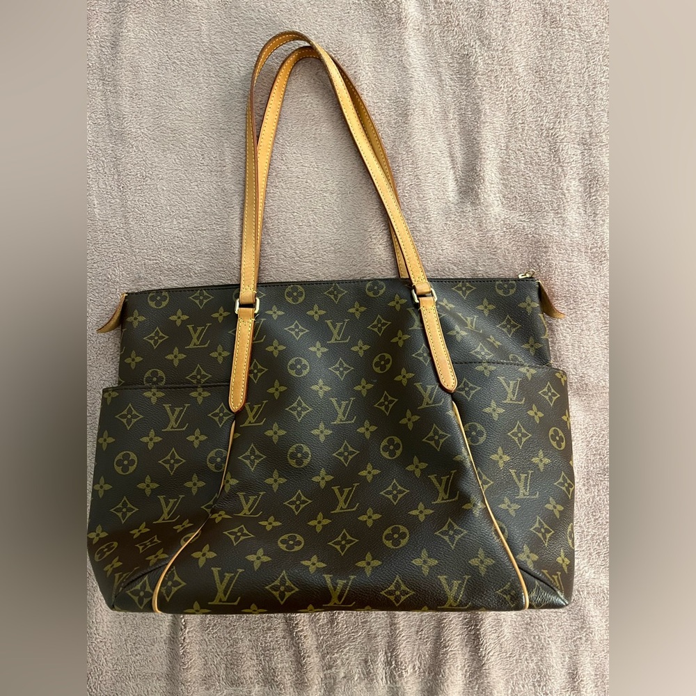 Authentic Vintage Louis Vuitton Monogram Totally MM